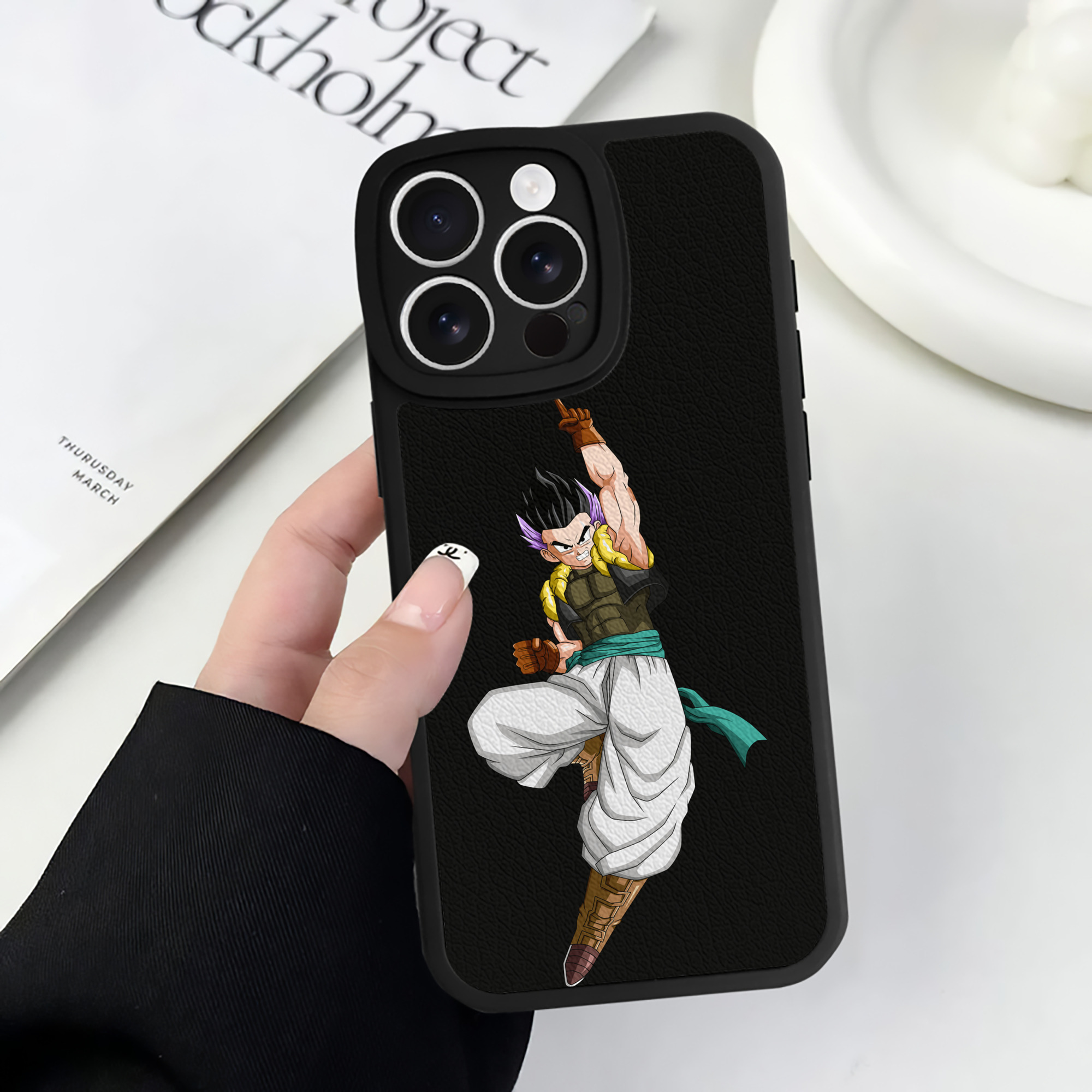 （画像用） ドラゴンボール 孫 悟飯（そんごはん）DRAGON BALL Son Gohan 【iPhone 16シリーズ対応】シリコンスマホケース（レザー調） 材質：シリコン